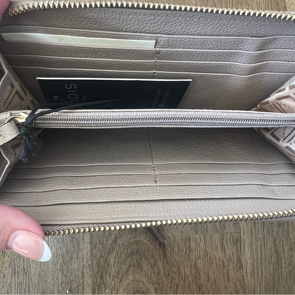 Lodis Cream Textured Leather Wallet - Picture 3 of 7